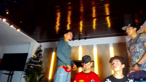 Snapshot of kobayaske chatting on 14, 12, 2025 kobayaske online show from 14, 12, 2025