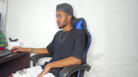 Snapshot of kofi_exotic_ chatting on 25, 12, 2024 kofi online show from 25, 12, 2024