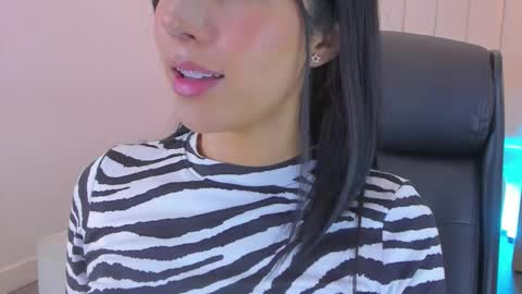 Snapshot of kosmic_21 chatting on 18, 10, 2025 K O S M I C online show from 18, 10, 2025