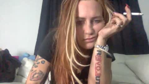 Snapshot of koyoteej chatting on 6, 1, 2026 koyoteej online show from 6, 1, 2026