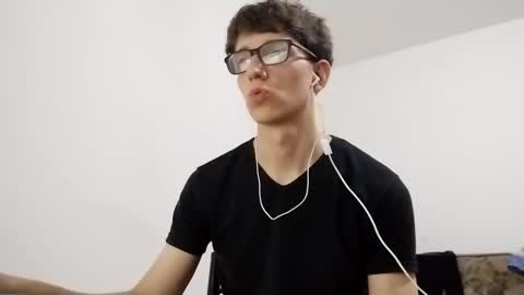 Snapshot of kpo10 chatting on 5, 1, 2025 Facu online show from 5, 1, 2025