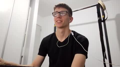 Snapshot of kpo10 chatting on 16, 12, 2025 Facu online show from 16, 12, 2025