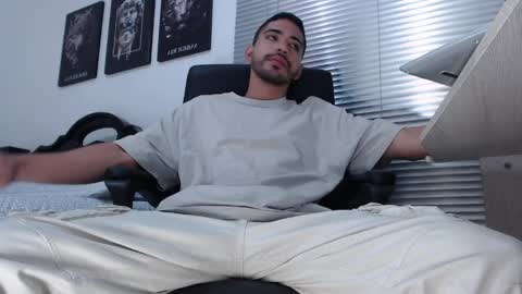 Snapshot of kratoswolf chatting on 5, 4, 2026 kratoswolf online show from 5, 4, 2026