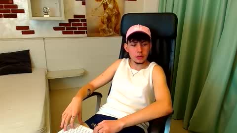 Snapshot of krewvaughn chatting on 15, 10, 2025 KrewVaughn online show from 15, 10, 2025