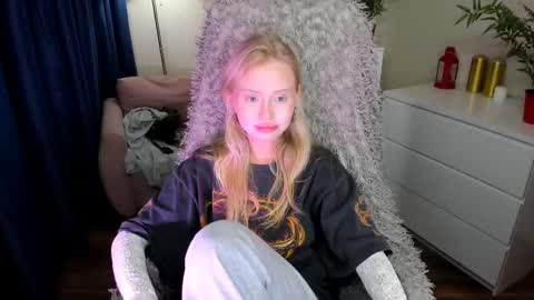 Snapshot of kris_grant chatting on 22, 2, 2025 kris_grant online show from 22, 2, 2025