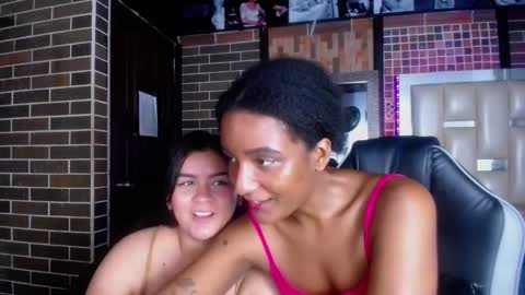 Snapshot of kriss_sweetboobs chatting on 25, 2, 2025 kriss_sweetboobs online show from 25, 2, 2025