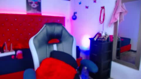 Snapshot of kriss_sweetboobs chatting on 8, 11, 2025 kriss_sweetboobs online show from 8, 11, 2025