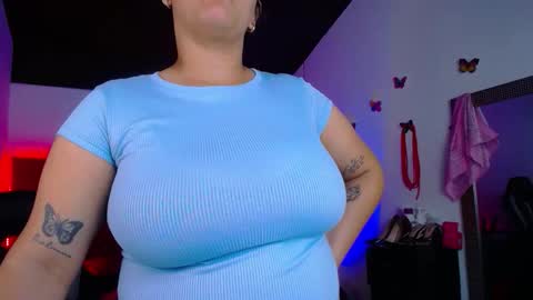 Snapshot of kriss_sweetboobs chatting on 20, 11, 2025 kriss_sweetboobs online show from 20, 11, 2025