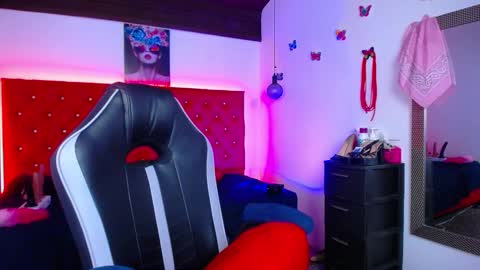 Snapshot of kriss_sweetboobs chatting on 23, 11, 2025 kriss_sweetboobs online show from 23, 11, 2025