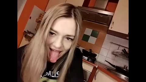 Snapshot of krisssexi chatting on 4, 2, 2025 KrissSexi online show from 4, 2, 2025