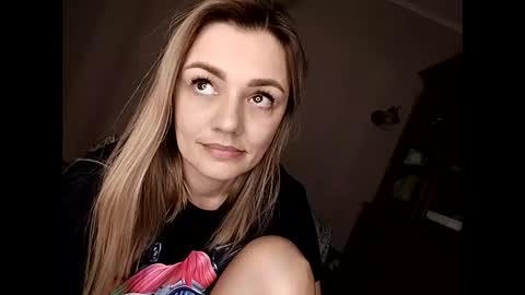 Snapshot of krisssexi chatting on 4, 3, 2025 KrissSexi online show from 4, 3, 2025