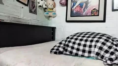 Snapshot of krisstal703358 chatting on 20, 10, 2025 krisstal703358 online show from 20, 10, 2025