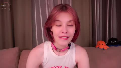 Snapshot of krissyhei chatting on 24, 11, 2025 Sarah online show from 24, 11, 2025