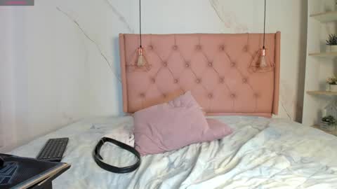 Snapshot of kristakinnky chatting on 20, 12, 2024 BETANIA online show from 20, 12, 2024