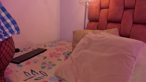 Snapshot of kristakinnky chatting on 14, 10, 2025 BETANIA online show from 14, 10, 2025