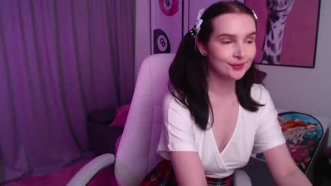 Snapshot of kristen_belll chatting on 10, 5, 2026 Sophia online show from 10, 5, 2026