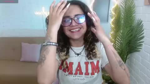 Snapshot of kristen_tay chatting on 10, 1, 2025 kristen_tay online show from 10, 1, 2025