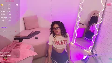 Snapshot of kristen_tay chatting on 4, 2, 2025 kristen_tay online show from 4, 2, 2025