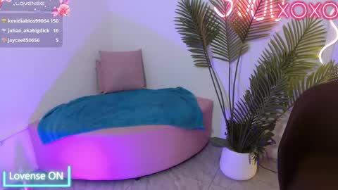 Snapshot of kristen_tay chatting on 10, 3, 2025 kristen_tay online show from 10, 3, 2025