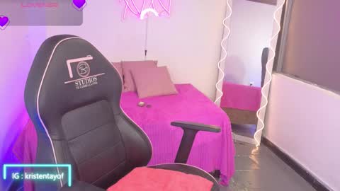 Snapshot of kristen_tay chatting on 10, 9, 2025 kristen_tay online show from 10, 9, 2025