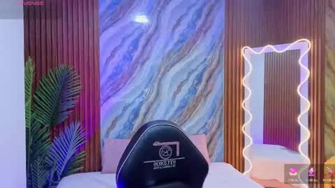 kristen_tay online show from 2, 6, 2026