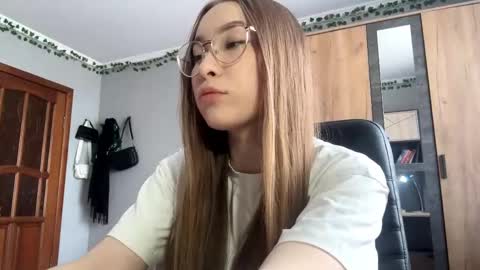 Mila online show from 25, 4, 2026