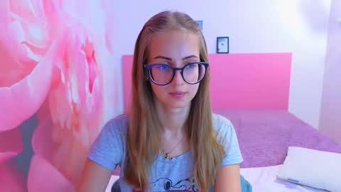 Snapshot of kristina_adel chatting on 15, 9, 2025 Kristina Adel online show from 15, 9, 2025