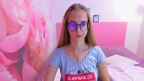 Snapshot of kristina_adel chatting on 9, 10, 2025 Kristina Adel online show from 9, 10, 2025