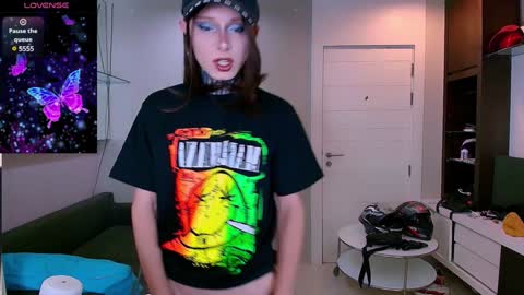 Snapshot of kristinaholland chatting on 4, 2, 2025 kristina online show from 4, 2, 2025