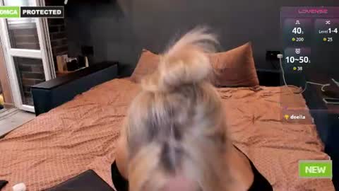 Snapshot of kristinasexyhot chatting on 7, 7, 2026 Muscle Queen online show from 7, 7, 2026