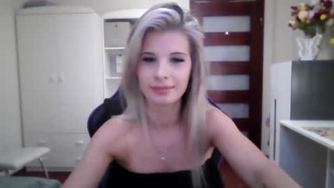 Snapshot of kristineamore chatting on 26, 9, 2025 KristineAmore online show from 26, 9, 2025