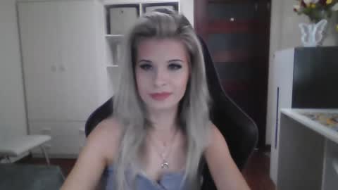 Snapshot of kristineamore chatting on 6, 10, 2025 KristineAmore online show from 6, 10, 2025