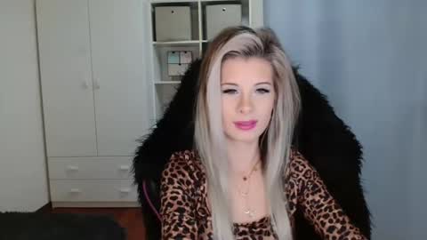 Snapshot of kristineamore chatting on 8, 11, 2025 KristineAmore online show from 8, 11, 2025