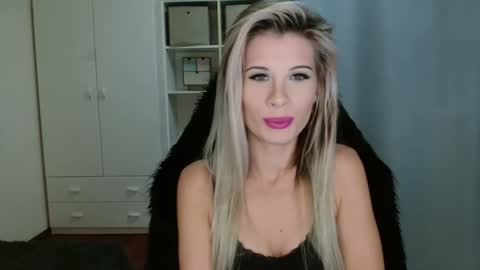 Snapshot of kristineamore chatting on 13, 11, 2025 KristineAmore online show from 13, 11, 2025