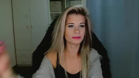 Snapshot of kristineamore chatting on 17, 11, 2025 KristineAmore online show from 17, 11, 2025