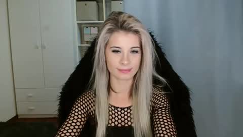 Snapshot of kristineamore chatting on 19, 11, 2025 KristineAmore online show from 19, 11, 2025