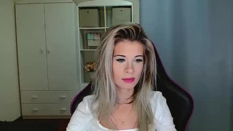 Snapshot of kristineamore chatting on 26, 11, 2025 KristineAmore online show from 26, 11, 2025