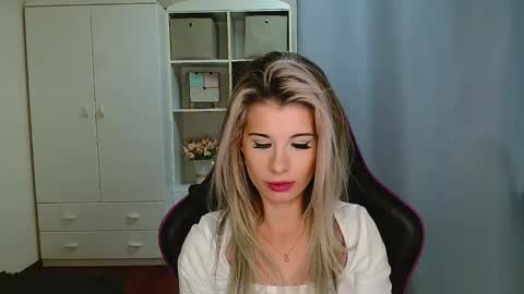 Snapshot of kristineamore chatting on 26, 11, 2025 KristineAmore online show from 26, 11, 2025