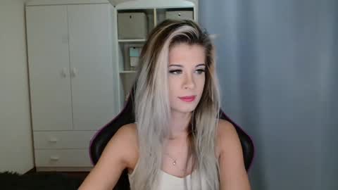 Snapshot of kristineamore chatting on 30, 11, 2025 KristineAmore online show from 30, 11, 2025