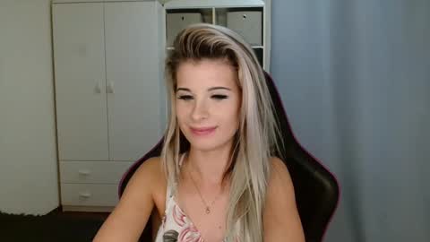 Snapshot of kristineamore chatting on 2, 12, 2025 KristineAmore online show from 2, 12, 2025