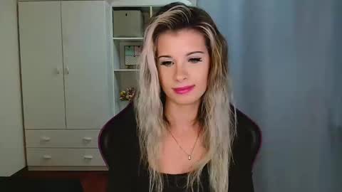 Snapshot of kristineamore chatting on 15, 12, 2025 KristineAmore online show from 15, 12, 2025