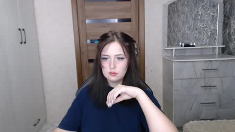 Snapshot of kristy_fran chatting on 4, 12, 2025 Kristy online show from 4, 12, 2025