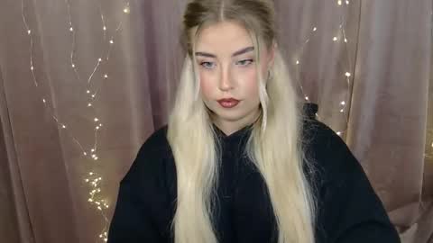 Snapshot of kristyflowers chatting on 15, 12, 2024 KristyFlowers online show from 15, 12, 2024