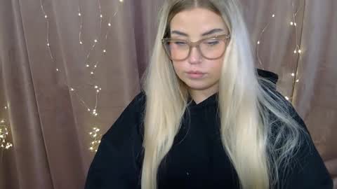 Snapshot of kristyflowers chatting on 16, 12, 2024 KristyFlowers online show from 16, 12, 2024
