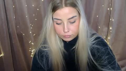 Snapshot of kristyflowers chatting on 16, 12, 2024 KristyFlowers online show from 16, 12, 2024