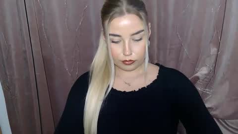 Snapshot of kristyflowers chatting on 17, 12, 2024 KristyFlowers online show from 17, 12, 2024