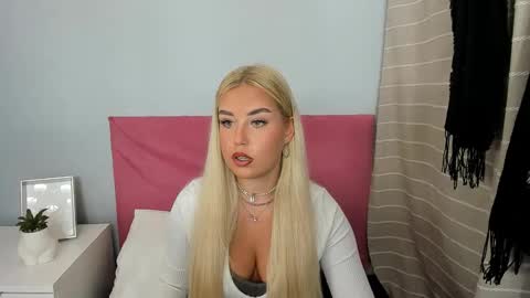 Snapshot of kristyflowers chatting on 12, 1, 2025 KristyFlowers online show from 12, 1, 2025