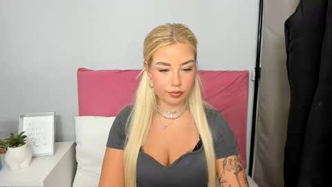 Snapshot of kristyflowers chatting on 15, 1, 2025 KristyFlowers online show from 15, 1, 2025