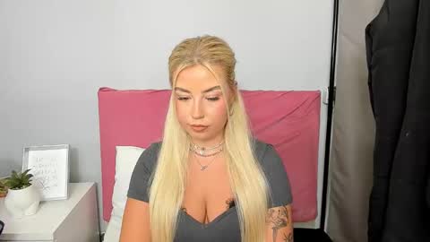 Snapshot of kristyflowers chatting on 15, 1, 2025 KristyFlowers online show from 15, 1, 2025
