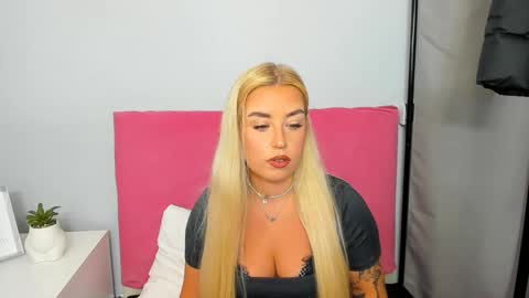 Snapshot of kristyflowers chatting on 21, 1, 2025 KristyFlowers online show from 21, 1, 2025
